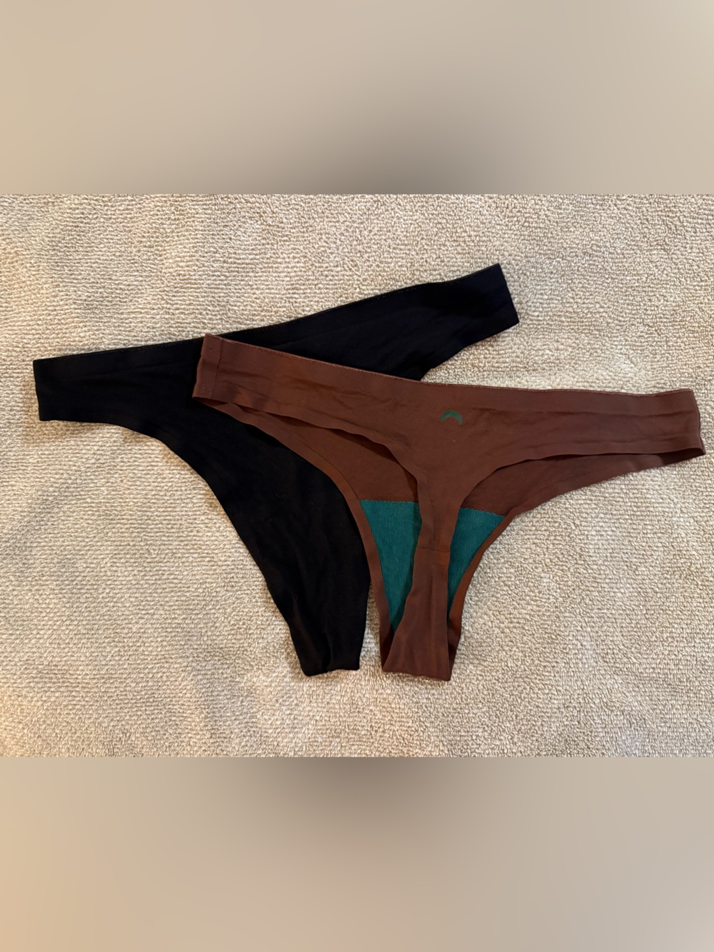NWOT Huha seamless thongs medium